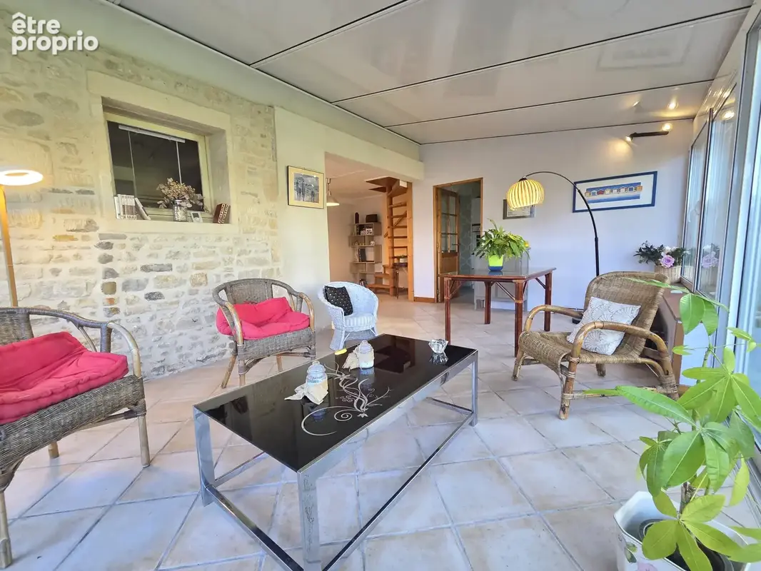 Maison familiale avec dépendance et jardin à Bayeux - photo 4