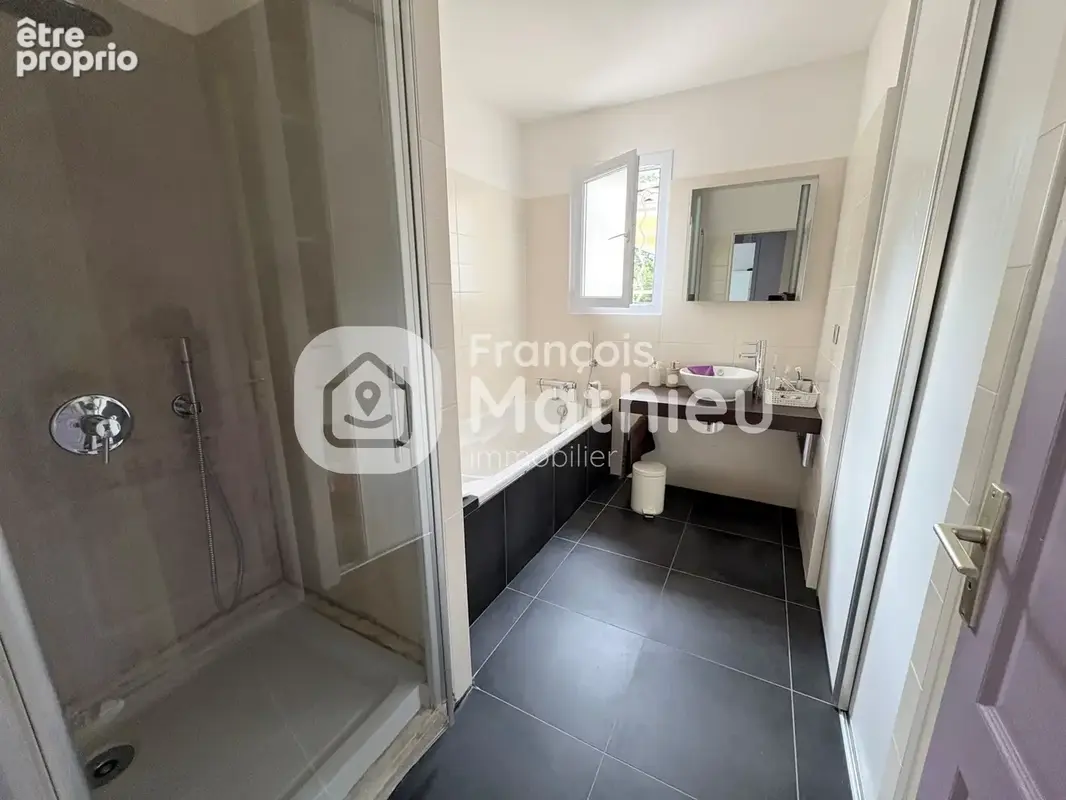 Ambérieux en Dombes : Maison de plain-pied 174m2 hab + garage - terrain 1 898m2 - photo 11