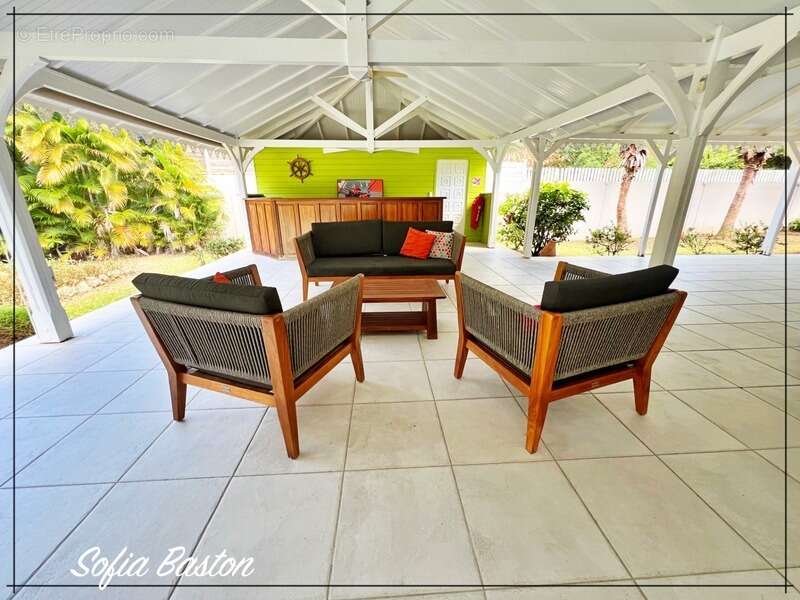 Sainte-Anne Plage – Villa T7 de 220 m²hab.+ 231m2 de terrasses - Piscine - bungalows annexes– Terrain 1 409 m² – Martinique (972 - photo 10