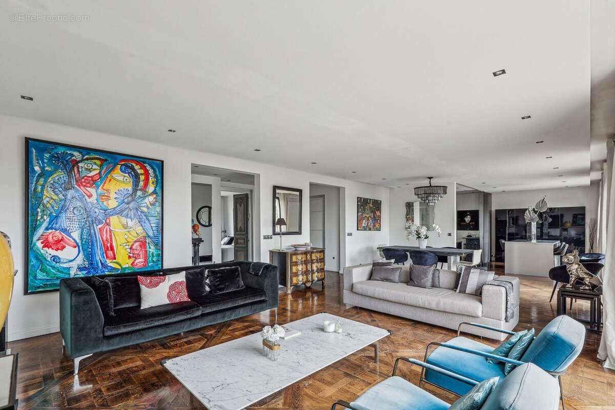 Appartement à NEUILLY-SUR-SEINE