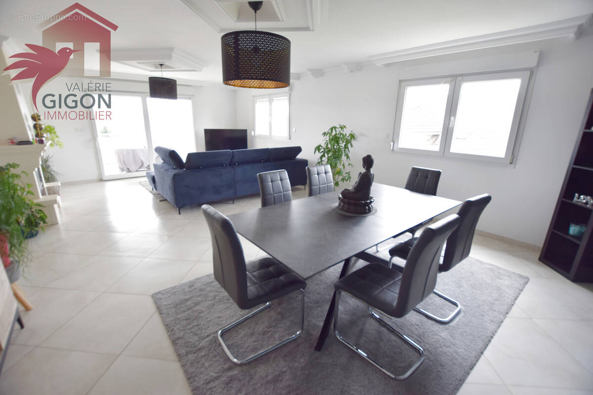 Dans une petite copropriété contemporaine un véritable 'Cocon confidentiel pour une vie familiale épanouie'... - photo 1