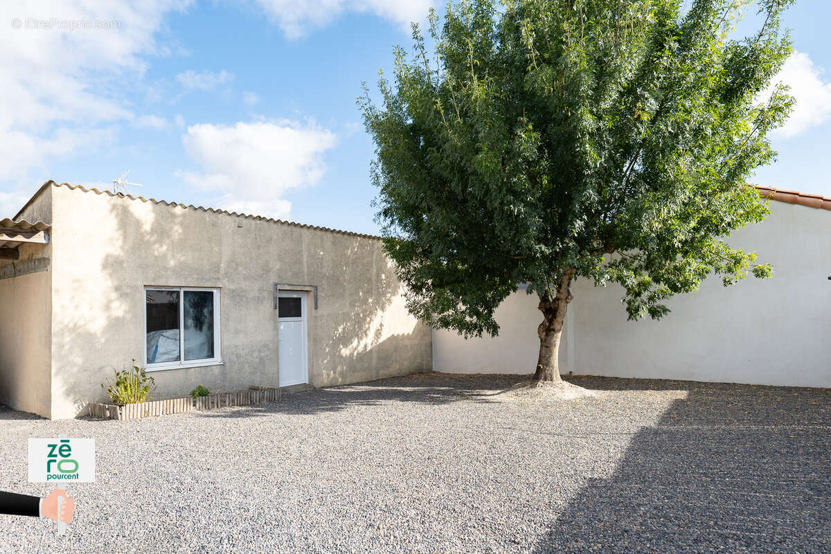 Le Fenouiller   Maison de plain-pied rénovée avec fort potentiel à 400 m du centre - photo 16