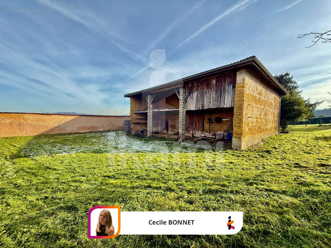 Maison à EYZIN-PINET