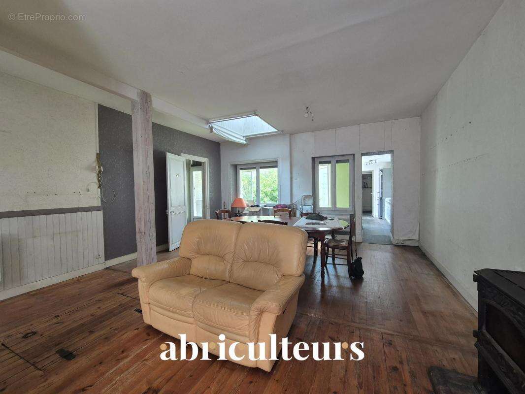 Maison de ville avec cour et véranda en vente à Cognac (16100) - photo 4