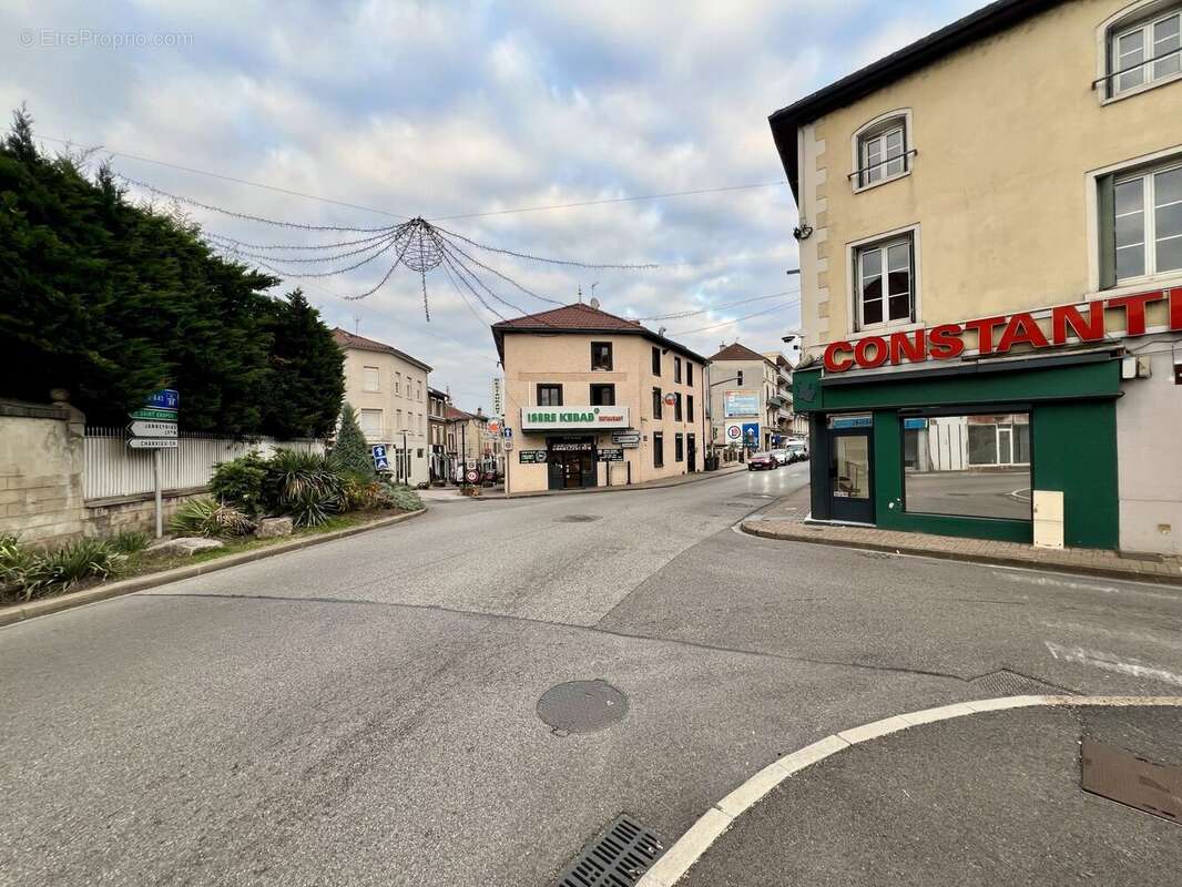 Autre à PONT-DE-CHERUY