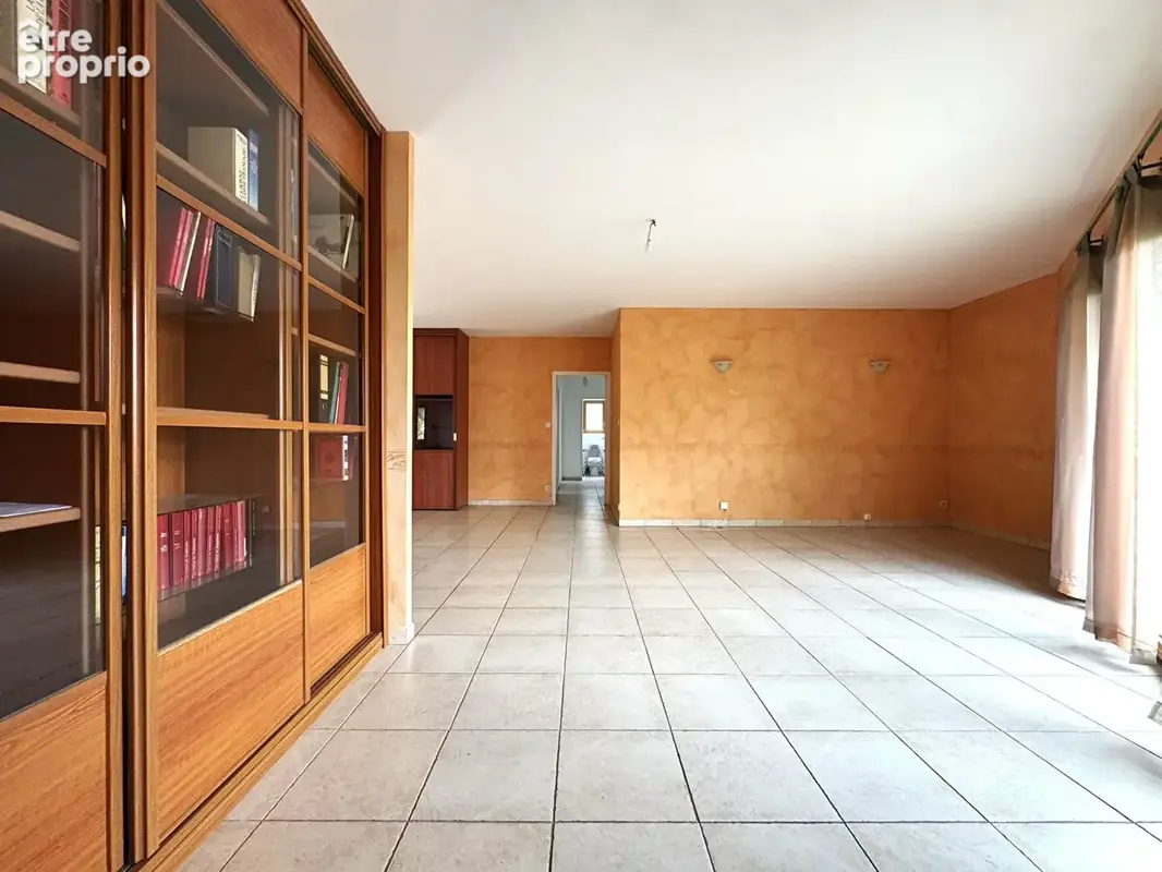 Maison familiale à Saint-Jean-De-Linières _192.4 m2 _ - photo 4
