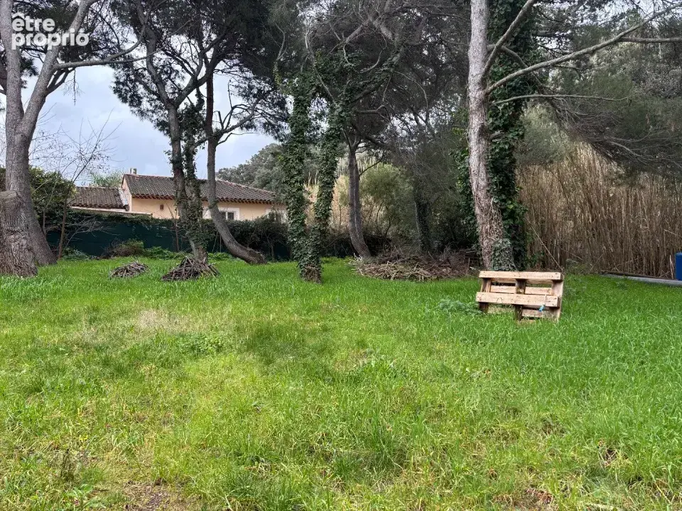 Terrain à SIX-FOURS-LES-PLAGES