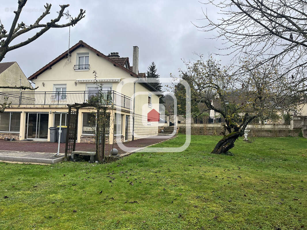 Maison à VAILLY-SUR-AISNE