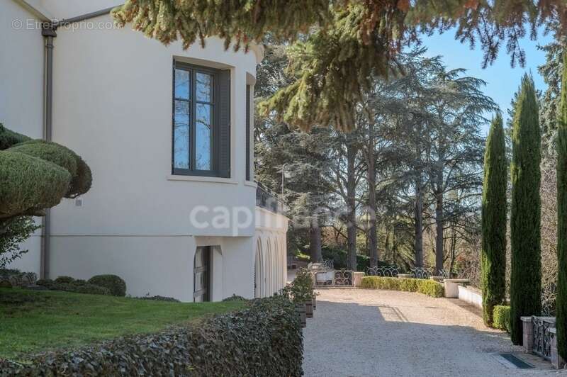 Maison bourgeoise 255 m² entièrement rénovée, parc clos et arboré de 4 303 m² (piscinable), 3 garages, terrasse, jacuzzi - photo 62