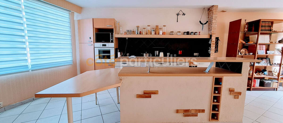 Maison à SAINT-MACAIRE-EN-MAUGES