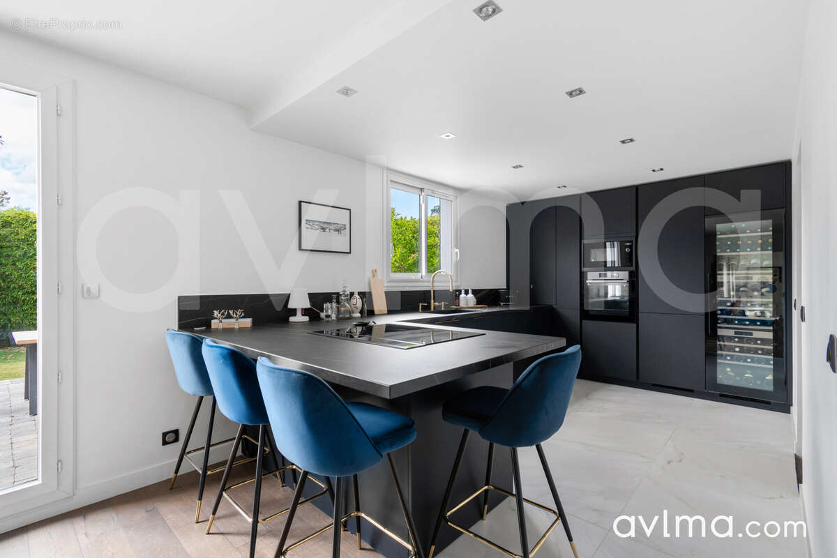 Maison à SAINT-NOM-LA-BRETECHE