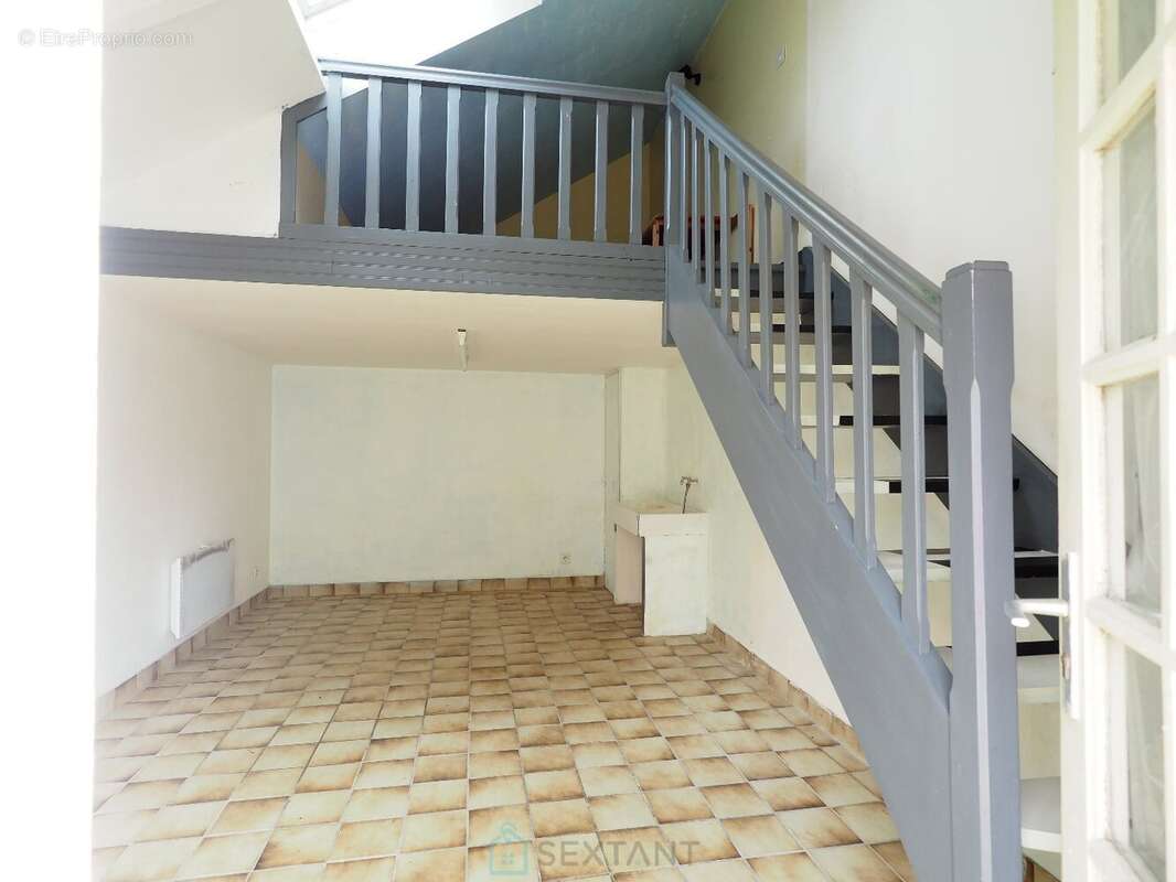 Agréable propriété ancienne en pierres avec dépendance et puits - photo 9