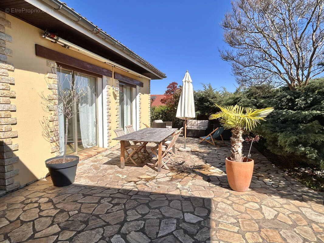 Maison à GREZIEU-LA-VARENNE