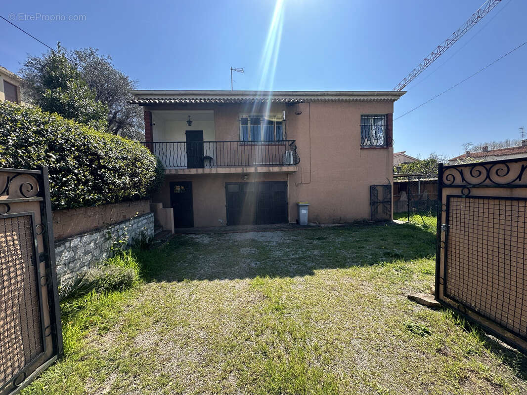 Maison à SAINT-LAURENT-DU-VAR