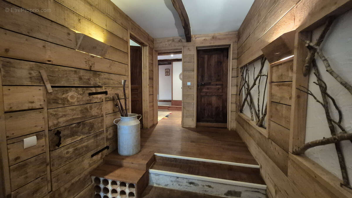 Maison à LACROIX-BARREZ