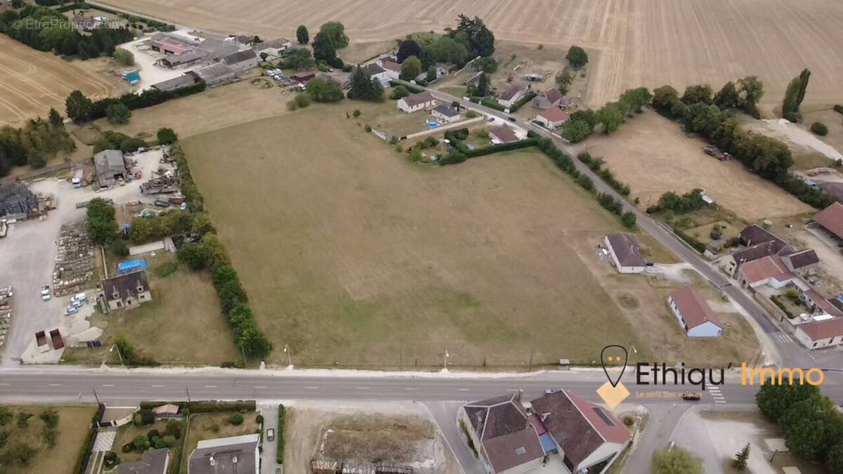 Terrain 1892 m² à Magny-Fouchard  - photo 2