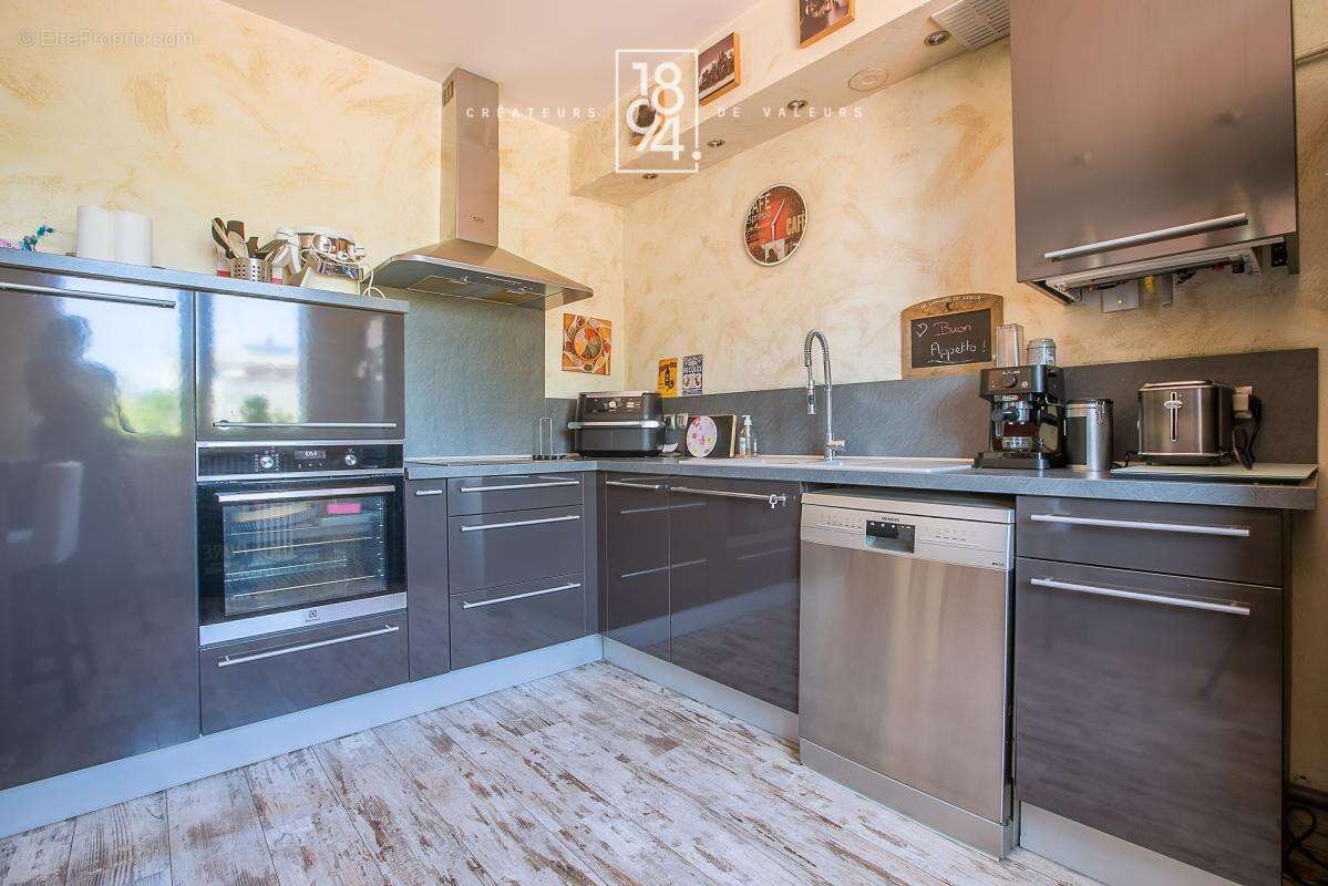 Appartement à MARSEILLE-5E