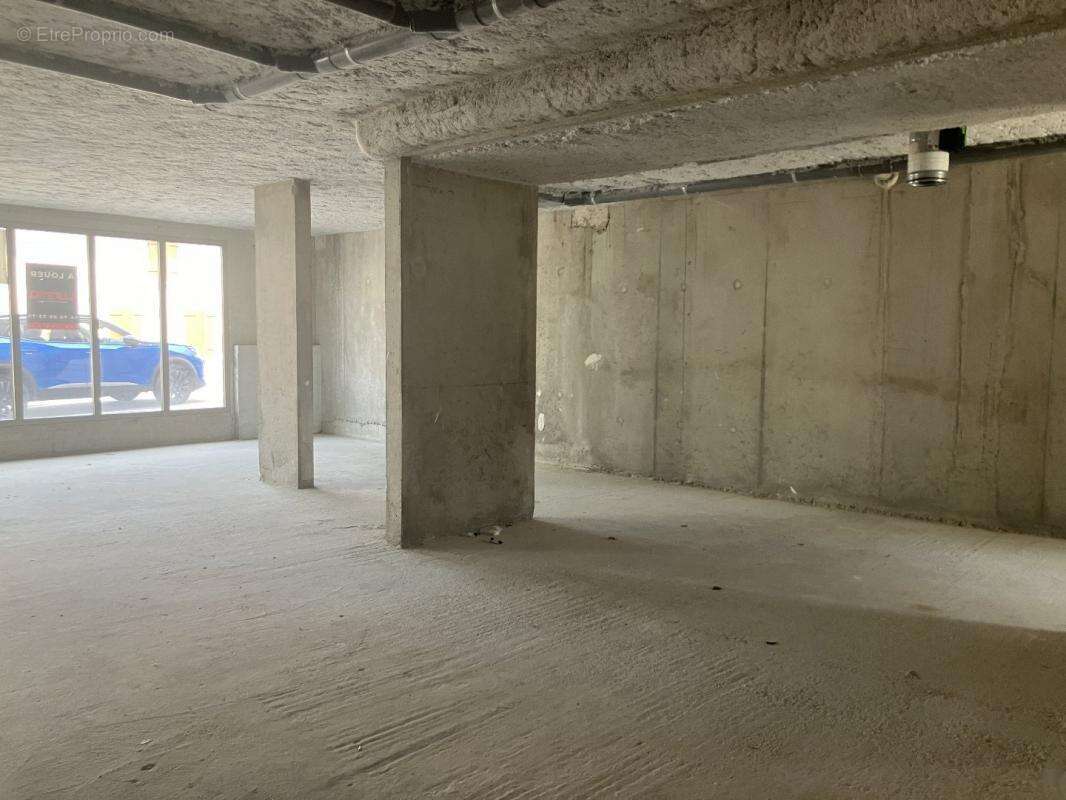 Commerce à SAINT-BONNET-DE-MURE