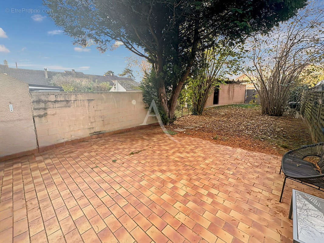 Maison à JOUY-LE-MOUTIER