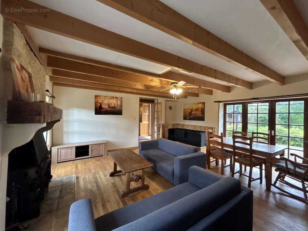 Maison à CLUSSAIS-LA-POMMERAIE