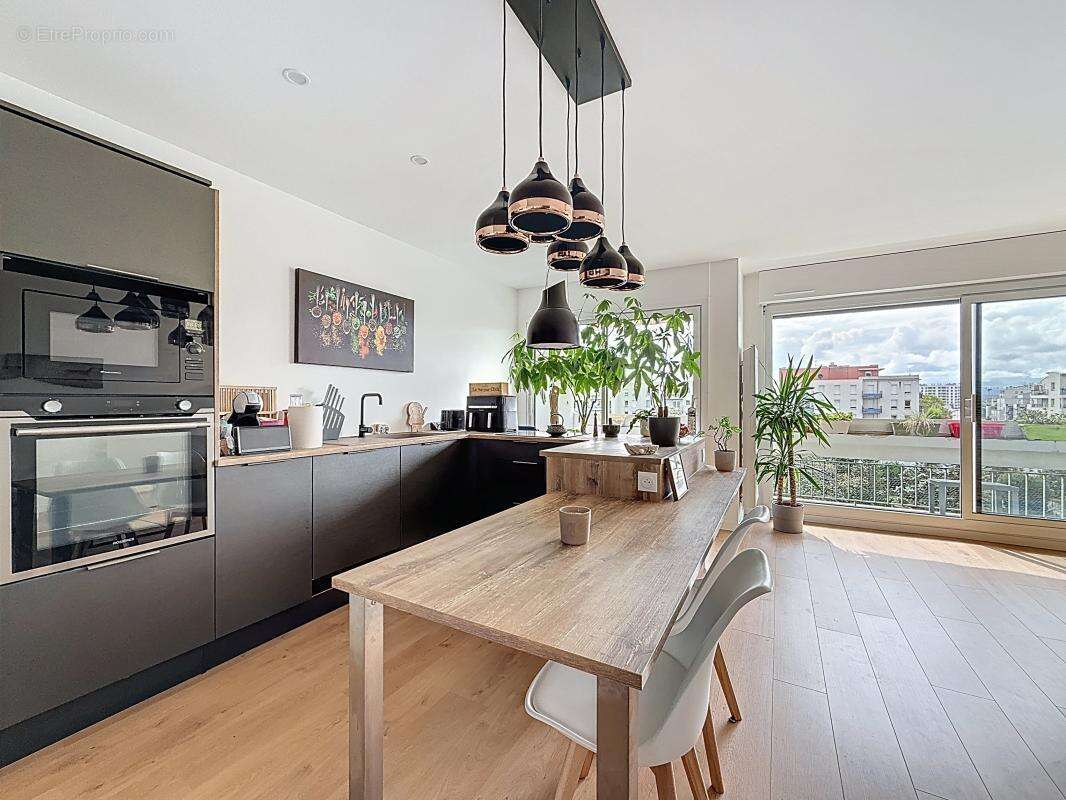 Appartement à LYON-8E