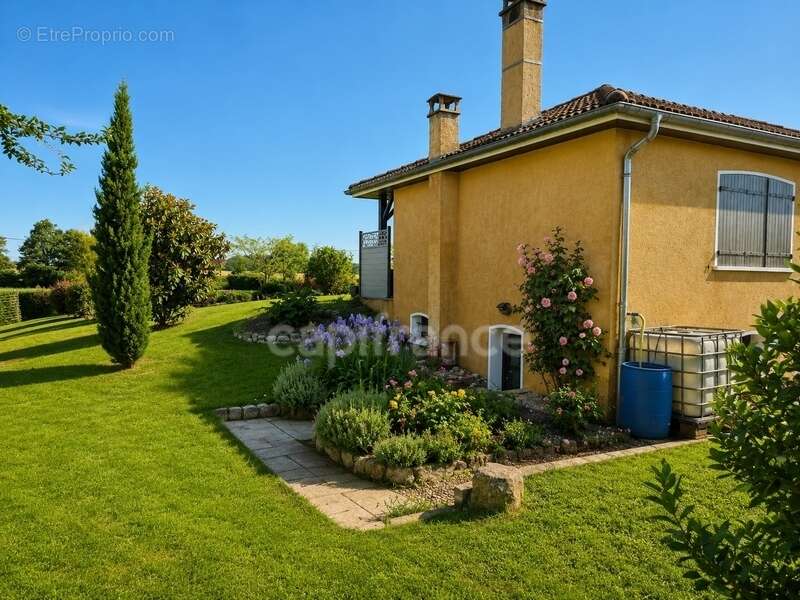 Maison à DOMPIERRE-SUR-VEYLE