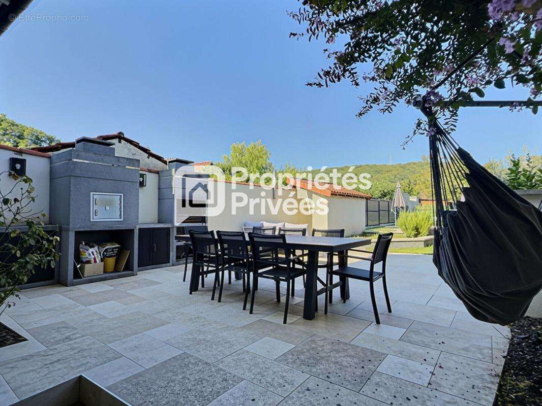 Maison T6/7 d'env. 165m² située au calme avec 4/5 ch., 2 garages fermés et piscine sur PERIGUEUX (24000) - photo 17