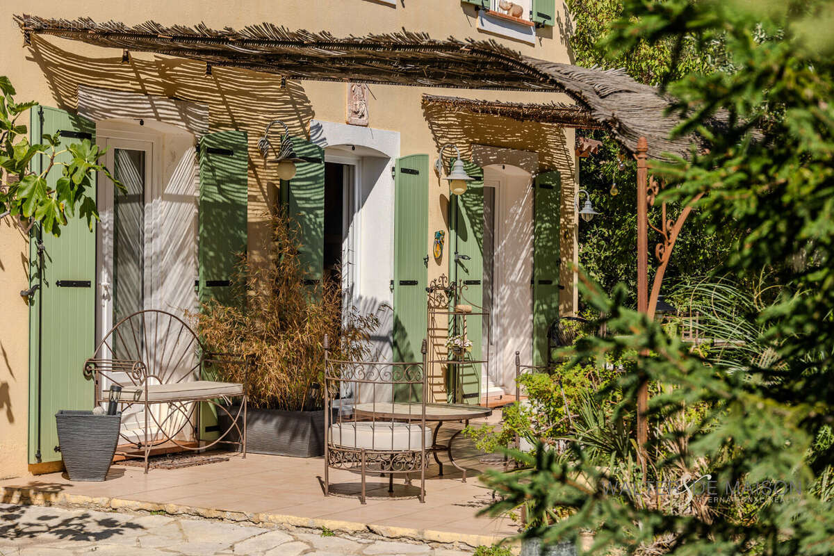 Maison à LE REVEST-LES-EAUX