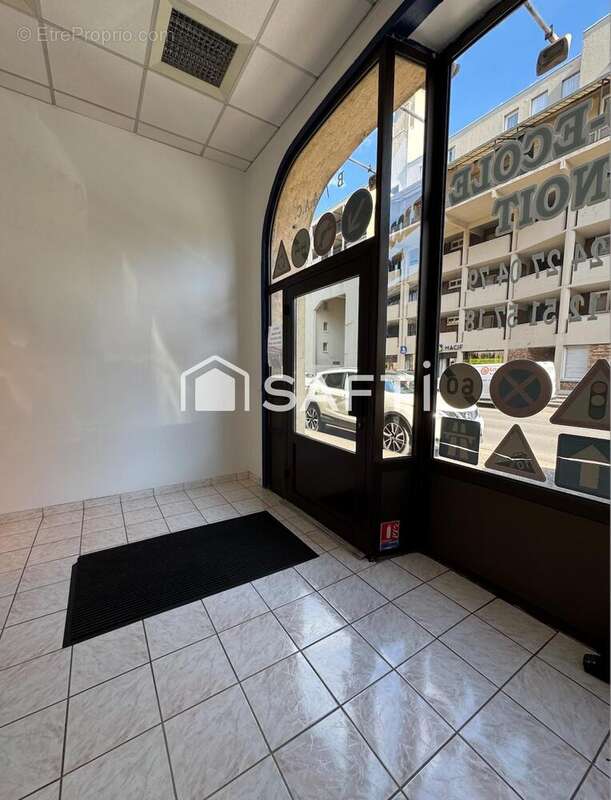 Photo 2 - Commerce à SEDAN