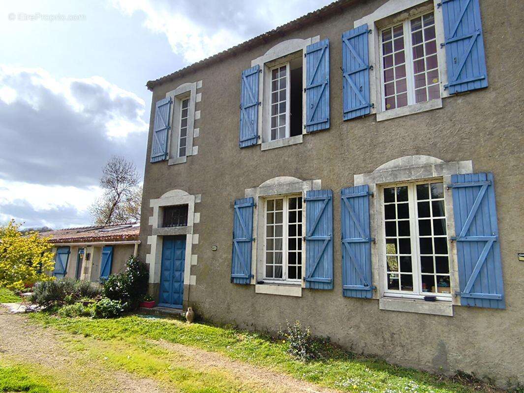 Maison à LA CHAPELLE-BASSE-MER