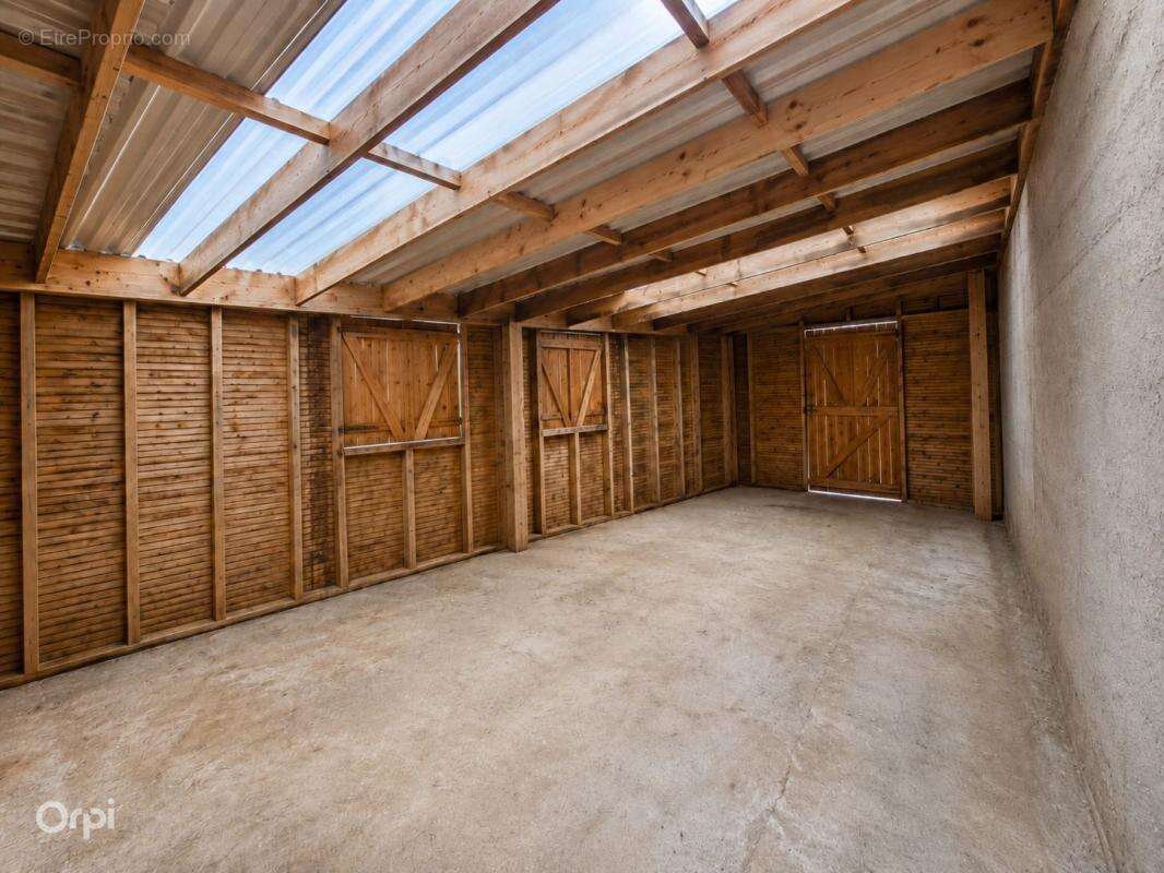 Corps de ferme rénové 2006, prairie , box, , hangar - photo 21