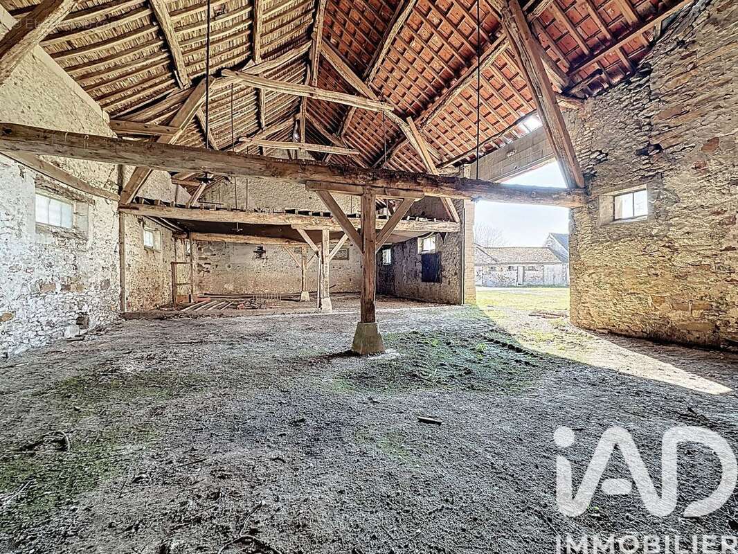 Maison 500 m² à La Chapelle-Rablais  - photo 9
