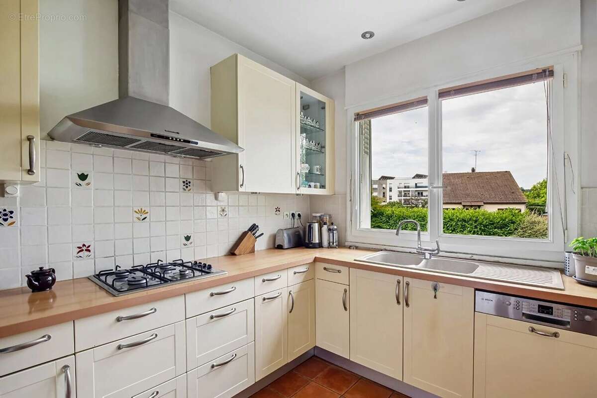 Le vesinet 15 mn rer et centre ville - maison familiale  5 chambres  - lumineuse - terrain 404 m² - photo 7