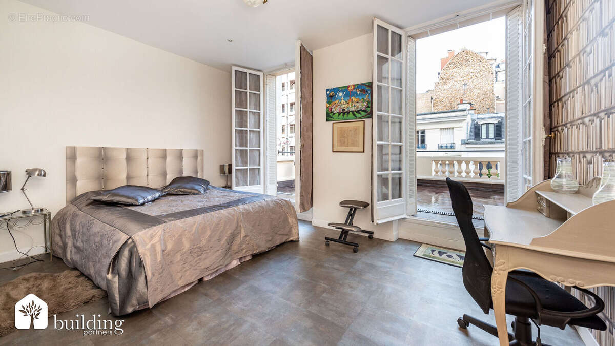 Appartement à PARIS-16E