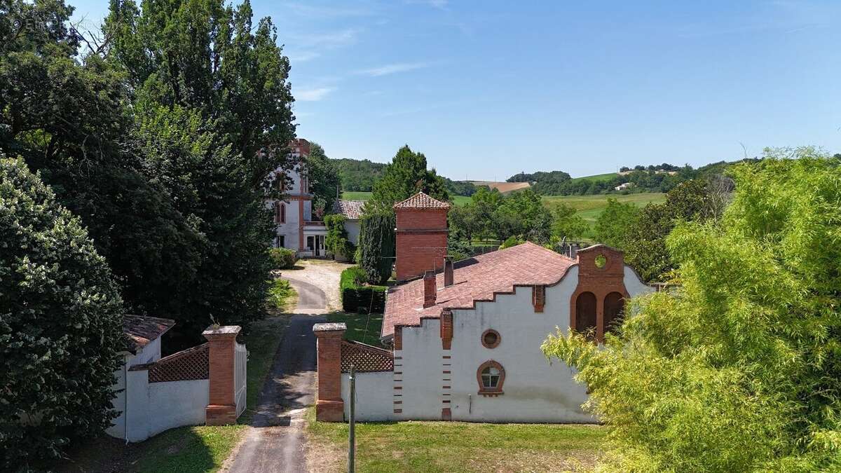 Château de caractère avec orangerie & potentiel évènementiel - Saint-Nauphary, à 10 min de Montauban et 50 min de Toulouse - photo 12