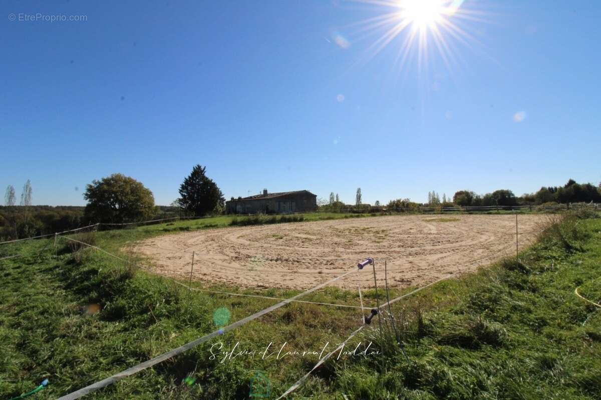 Propriété de 30 hectares  maison en pierre à rénover  dépendances  étangs - photo 4