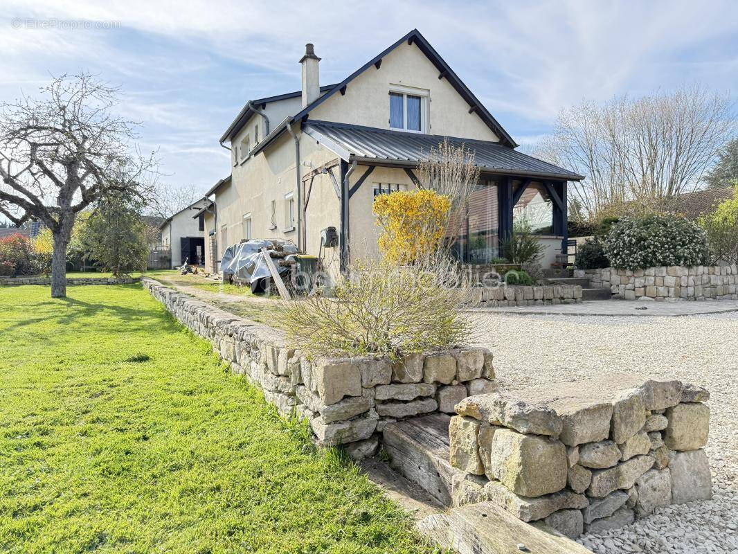 Maison à SAINT-DOULCHARD