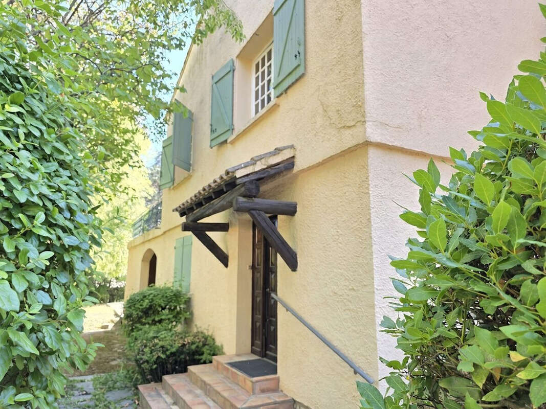 Maison 265 m² à Nimes  - photo 3