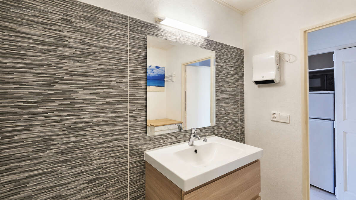 Studio apercu mer en dernier etage d'une residence avec piscine - photo 10