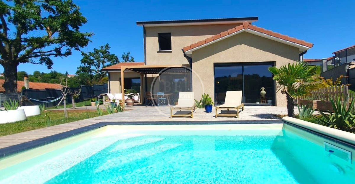 Maison à CHAMBOST-LONGESSAIGNE