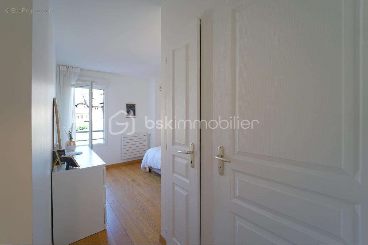 ANNECY HYPERCENTRE – Superbe T4 de 85 m² avec balcon, cave et garage possible - photo 8