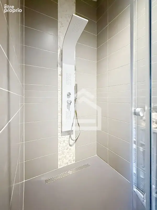 Maison contemporaine de 198 m2, 5 chambres, piscine et double garage - photo 31