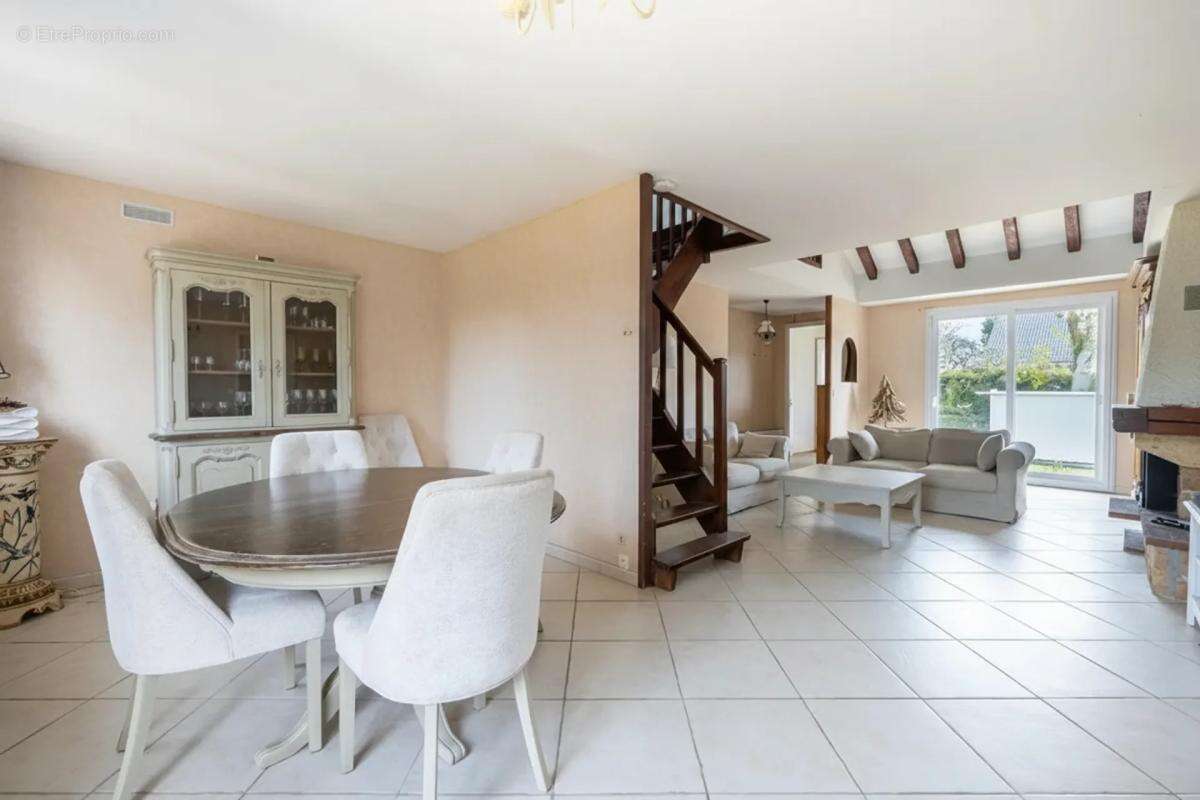 Maison à MAREIL-SUR-MAULDRE