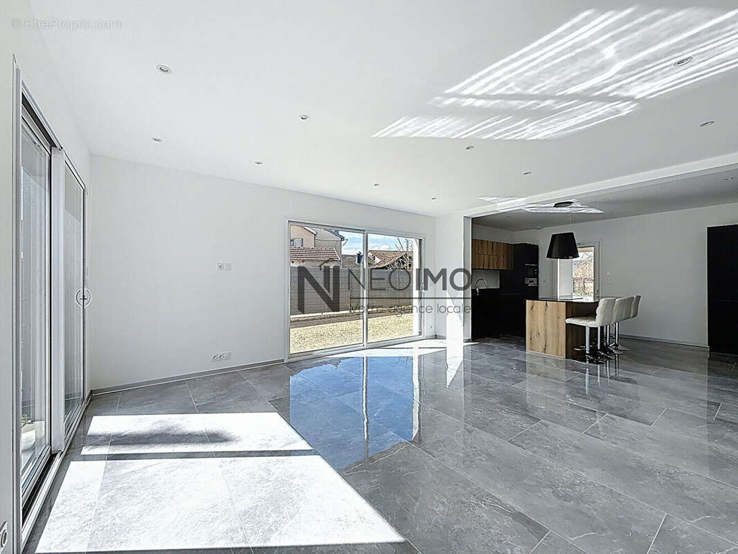 Maison à NEUFCHATEAU