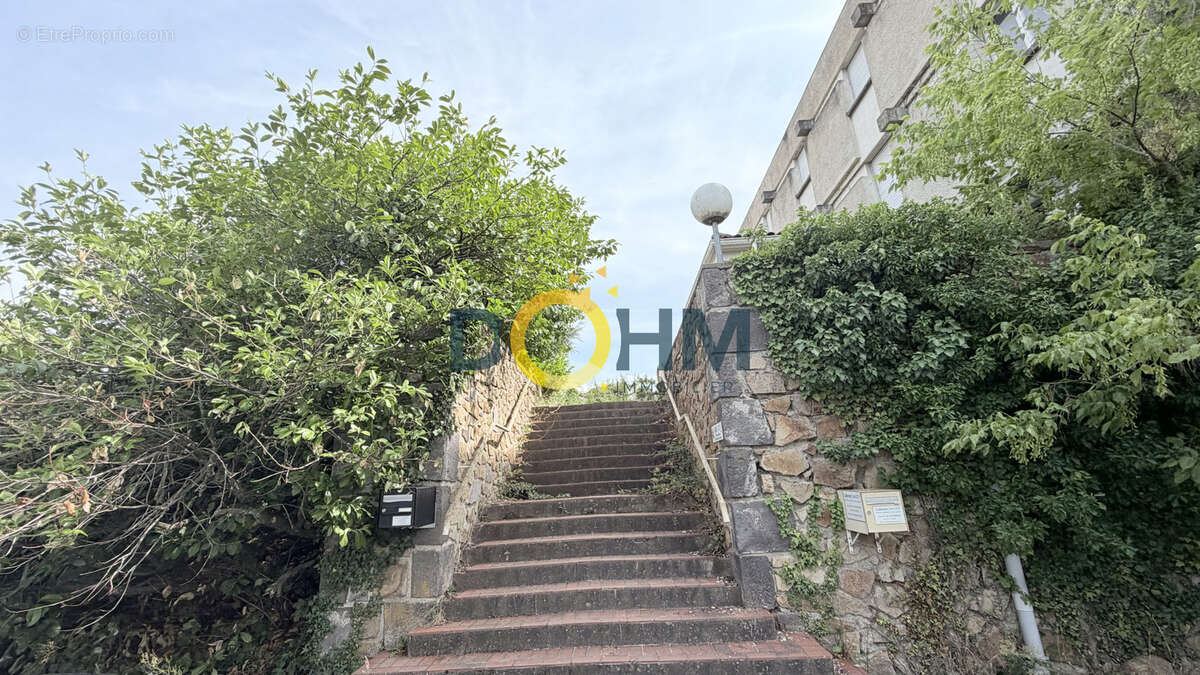 Ensemble immobilier d'exception à Brioude   Plus de 1 700 m2 bâtis sur 7 700 m2 de terrain - photo 9