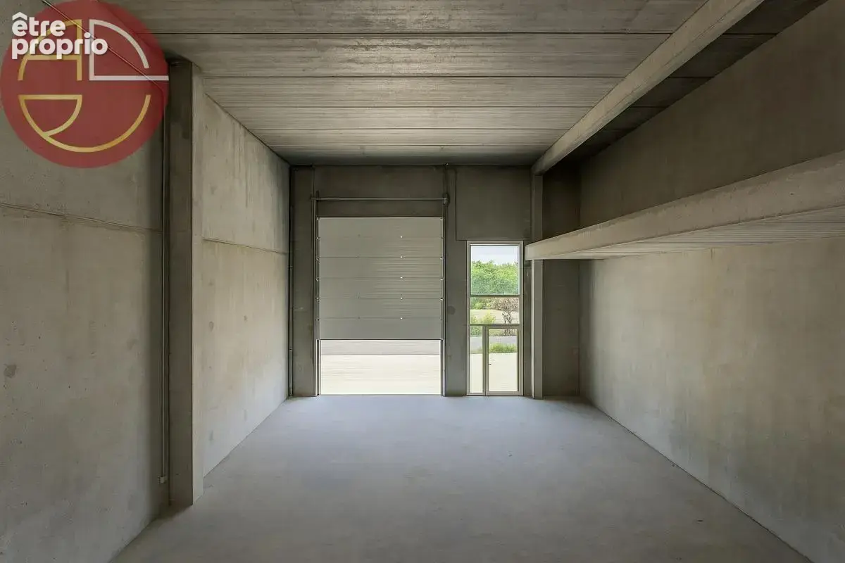 Local commercial - photo 9
