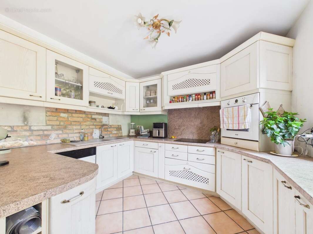 Propriété familiale composée de 2 logements – Terrain – Piscine – Tourrette-Levens - photo 22