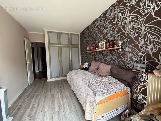 À vendre   Spacieux F4 avec balcon, cave et garage   Montmorency (Avenue de la Division Leclerc) - photo 7