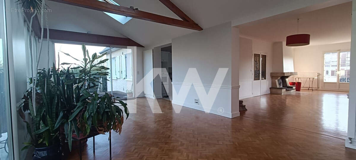 Maison 217 m² à Saint-Jean-De-Braye  - photo 2