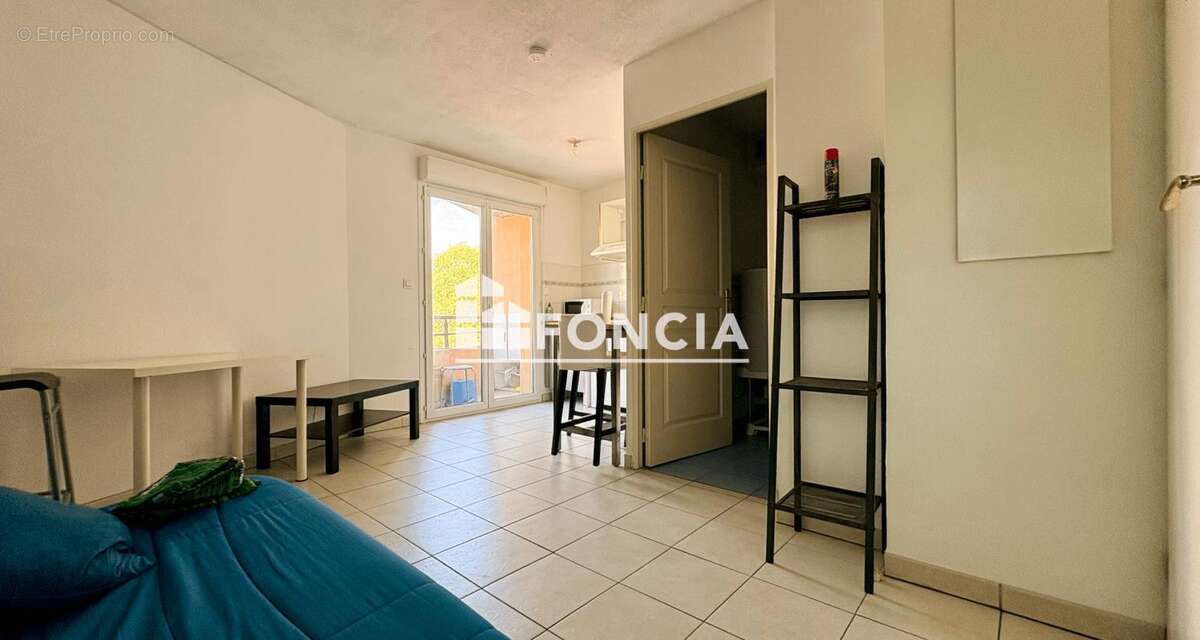 A vendre studio libre d'occupation + exterieur + stationnement - photo 3